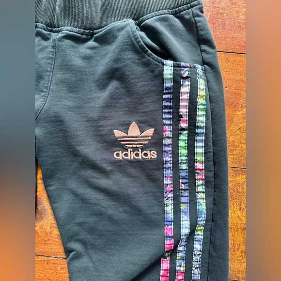 !RARE! ADIDAS TRACK PANTS - Picture 2 of 7